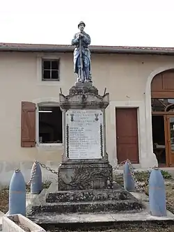 Monument aux morts.