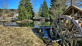 Roue à aubes sur le Bief Rouge à Métabief.