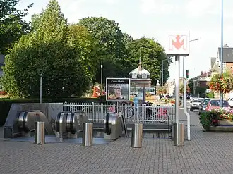 Sortie de la station de métro.