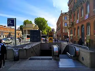 Entrée ouest de la station.
