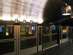 Portes palières des quais de la ligne 1.