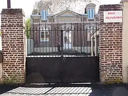 Salle polyvalente, ancienne école des filles.