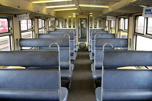 Intérieur d'une voiture rénovée de 2e&nbsp;classe.