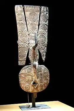 Masque planche des Nuna H. 123&nbsp;cm. Bois, pigments, fibre. Burkina Faso. 1850-1950