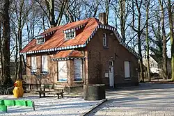 Taverne et plaine de jeux