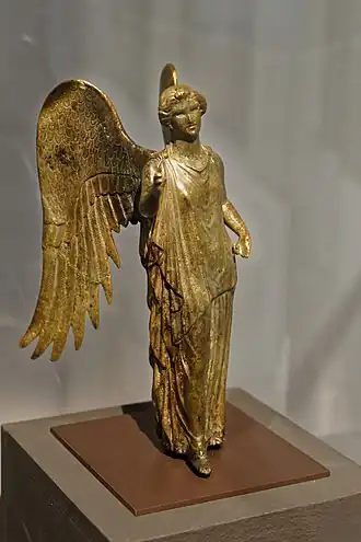 Statuette de Victoire ailée en métal
