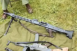 MG42 et StG 44.