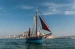 Milpat devant le Cap Fagnet&nbsp;et de l’entrée du port de Fécamp&nbsp;(2016).