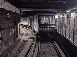 Troisième livrée aux couleurs d'ÎdFM.