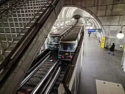 Cohabitation des rames MP89 CA et CC sur la ligne 4 en 2023.