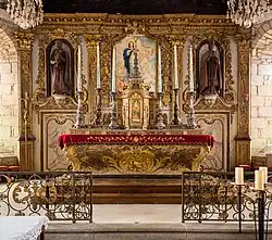 Le maître-autel, le retable et la clôture du chœur, classés.