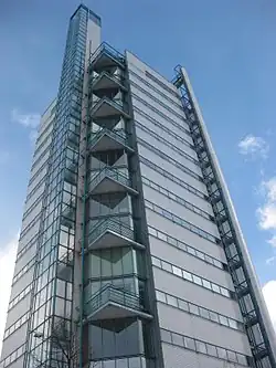 La tour de l'Itäkeskus vue de la Tour de Lübeck&nbsp;(fi).