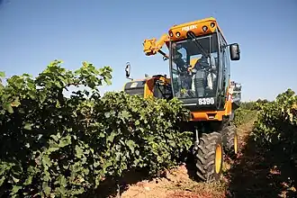 Machine à vendanger.