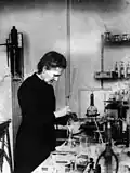 Marie Curie au travail.
