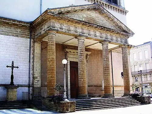 n°35 : fronton de l'église de la Madeleine (1831).