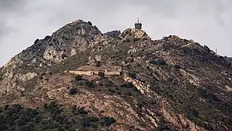Le fort Dugommier (premier plan) et la tour Madeloc (second plan).