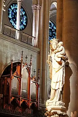 Statue Notre-Dame de Paris et orgue de chœur.