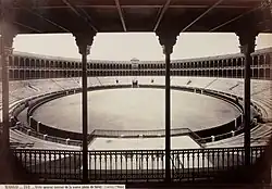 La nouvelle enceinte taurine, en juin 1874. Photo de Jean Laurent.