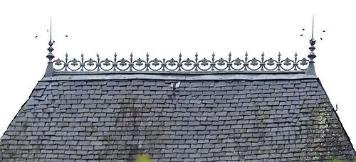 Faîtage du château de Magnat en 2018.