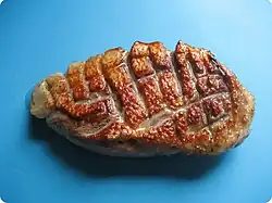 Photographie en couleurs représentant un aliment (magret de canard).