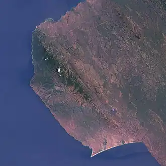 Image satellite du massif à l'intérieur du parc national des monts Mahale (délimité en jaune)