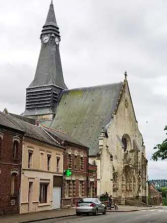 L'église et sa façade sculptée