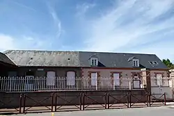 La mairie et la garderie de Lanneray.