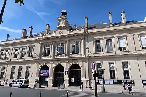 La mairie du 6e&nbsp;arrondissement, construite dans les années 1840.