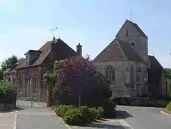 La mairie et l'église.
