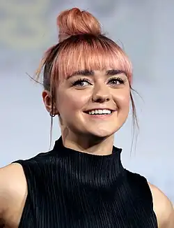 Maisie Williams interprète Arya.