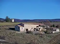 Grande bastide et son pigeonnier.