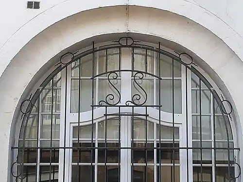 Fenêtre et initiales de l'ancienne sécurité sociale