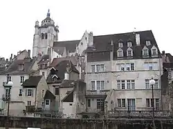 Maison côté canal et collégiale Notre-Dame de Dole.