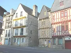 Maison des Trois-Piliers et maison voisineFaçades et toitures