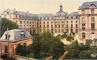 L'ancienne maison Municipale de Retraite de Reims démolie en 1971.