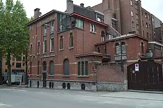 Façade de la rue Tumelaire.