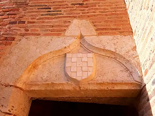 Détail du blason sur le linteau.
