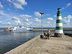 Le port avec un phare.