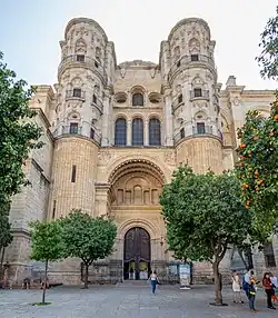 La façade nord de la cathédrale de l'Incarnation de  Malaga.
