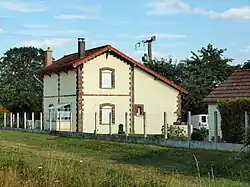 Halte de Malay-le-Petitagrandie sur le côté.