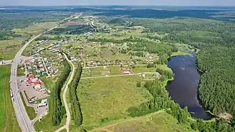 La route contournant le village de Malaïa Laïa.