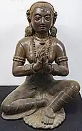 Statue probable de Vishva Lakshmi de Bhaktapur, reine Malla. Bronze du XVIIe siècle. Musée national du Népal, Katmandou.