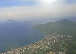 Manado vue du ciel.