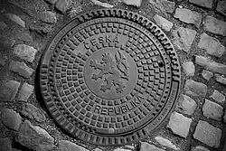 Autre exemple de plaque d'égout D 400.