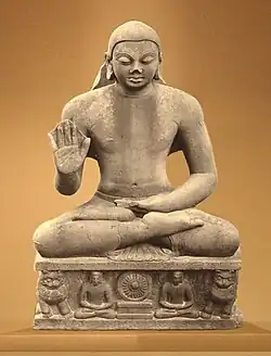 Le Bouddha Mankuwar, avec la date inscrite "l'année 129 sous le règne de Maharaja Kumaragupta ", 448. Mankuwar, district d'Allahabad. Musée de Lucknow,.