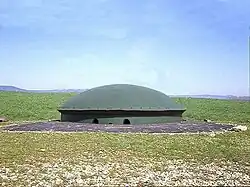 La manœuvre continue.