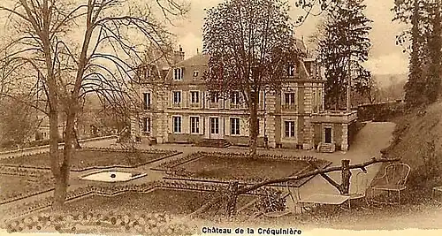 Manoir de la Créquinière, côté jardin et pièce d'eau.