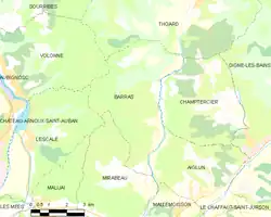 Carte élémentaire montrant les limites de la commune, les communes voisines, les zones de végétation et les routes