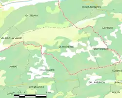 Carte élémentaire montrant les limites de la commune, les communes voisines, les zones de végétation et les routes