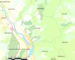 Carte élémentaire montrant les limites de la commune, les communes voisines, les zones de végétation et les routes